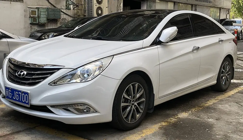 Hyundai Sonata 2011 · 2.4 L · 4 cylinders · Regular Gasoline · SIDI · Manual 6-spd · Front-Wheel Drive