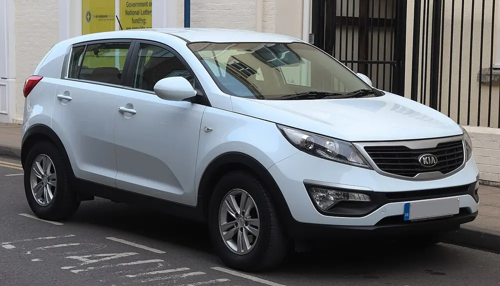 Kia Sportage 2WD 2011 · 2.4 L · 4 cylinders · Regular Gasoline · Automatic 6-spd · Front-Wheel Drive