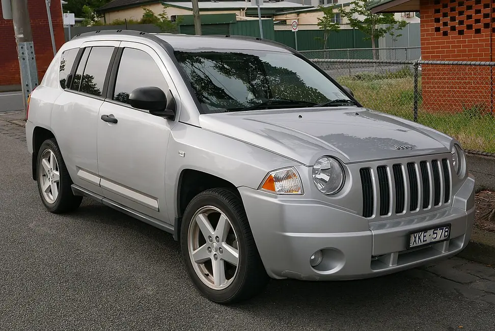 Jeep Compass 2WD 2007 · 2.4 L · 4 cylinders · Regular Gasoline · Automatic (variable gear ratios) · CMODE VLKUP · Front-Wheel Drive