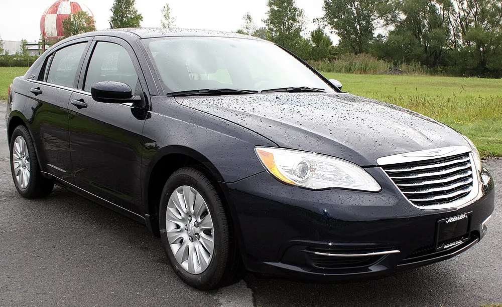 Chrysler 200 2011 · 2.4 L · 4 cylinders · Regular Gasoline · Automatic 4-spd · Front-Wheel Drive