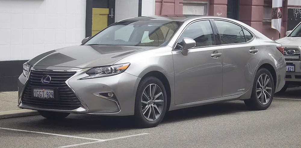 Lexus ES 300h 2013 · 2.5 L · 4 cylinders · Regular Gasoline · 245V Ni-MH · Hybrid · Automatic (AV-S6) · Front-Wheel Drive