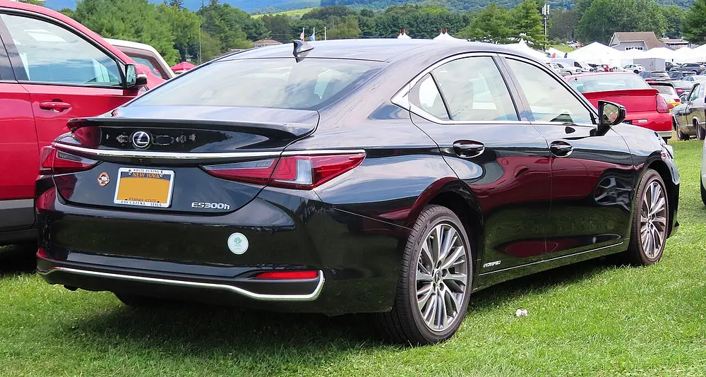 Lexus ES 250 AWD 2021 · 2.5 L · 4 cylinders · Regular Gasoline · SIDI & PFI · Automatic (S8) · All-Wheel Drive