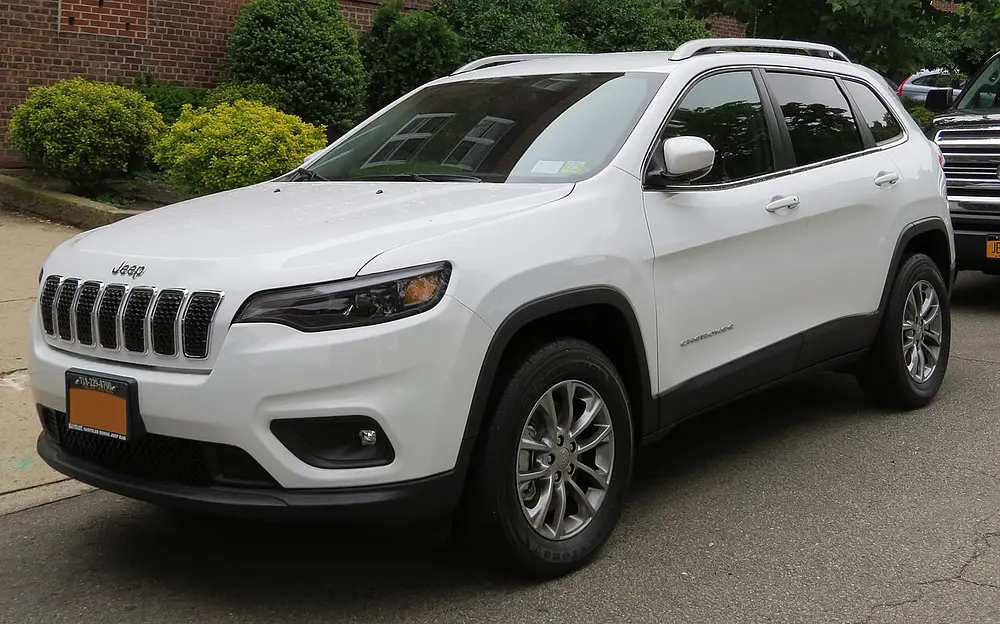 Jeep Cherokee 4WD 2023 · 2.4 L · 4 cylinders · Regular Gasoline · Automatic 9-spd · All-Wheel Drive