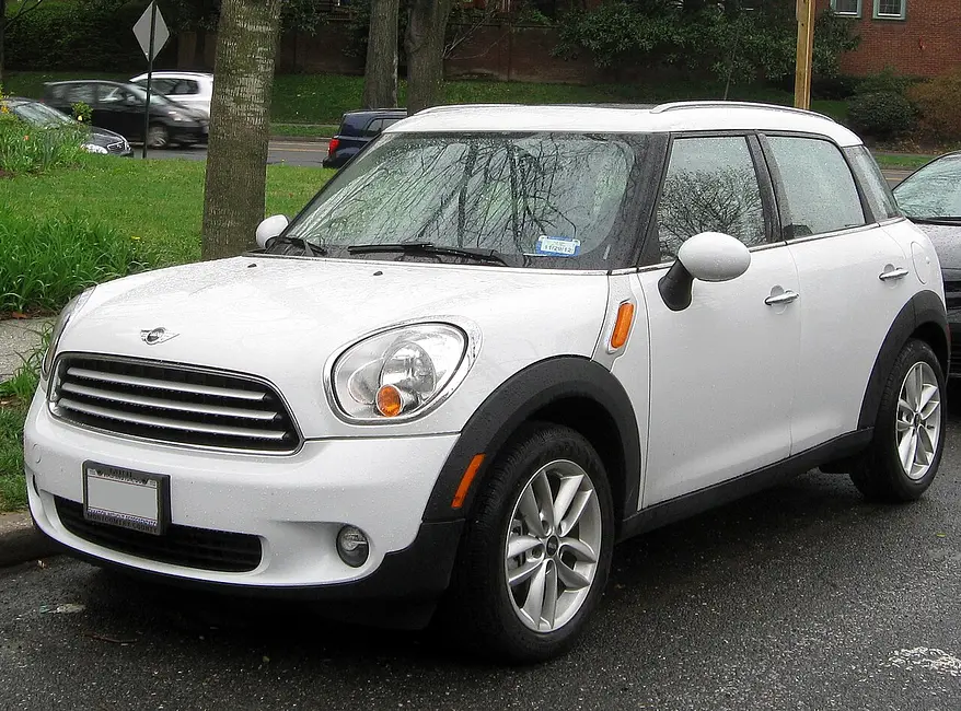 MINI Cooper Countryman 2011 · 1.6 L · 4 cylinders · Premium Gasoline · Automatic (S6) · Front-Wheel Drive