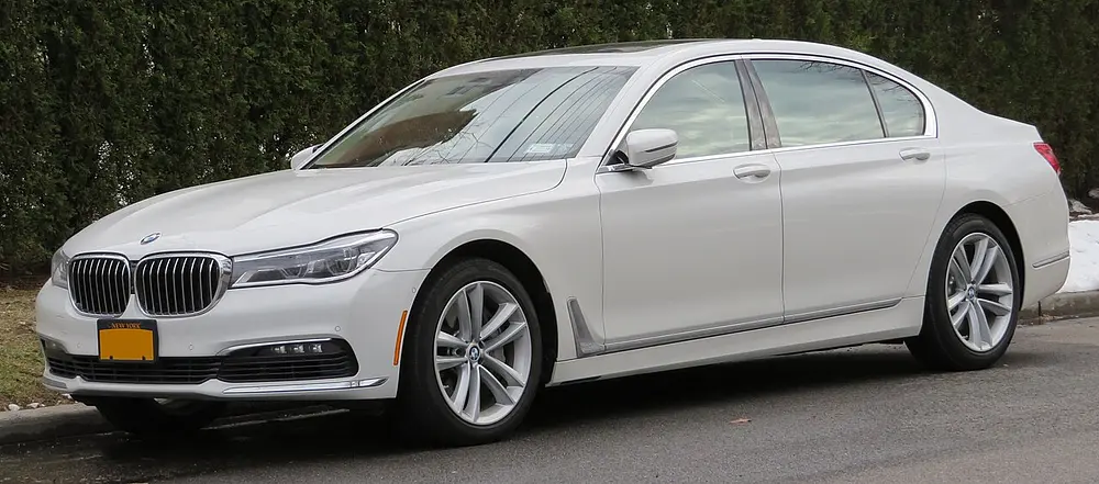 BMW 750i 2016 · 4.4 L · 8 cylinders · Premium Gasoline · SIDI · Automatic (S8) · Rear-Wheel Drive
