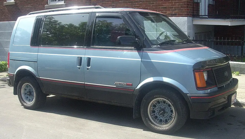 Chevrolet Astro 2WD (cargo) 1990 · 2.5 L · 4 cylinders · Regular Gasoline · (FFS) · Automatic 4-spd · CLKUP · Rear-Wheel Drive