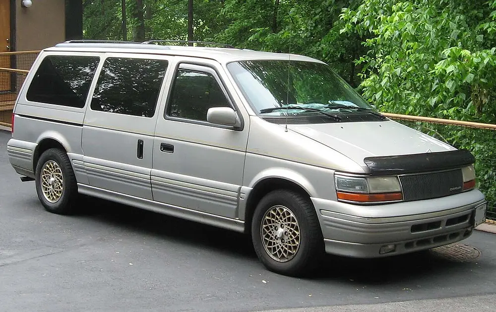 Chrysler Town and Country 2WD 1993 · 3.3 L · 6 cylinders · Regular Gasoline · (FFS) · Automatic 4-spd · CLKUP · Front-Wheel Drive