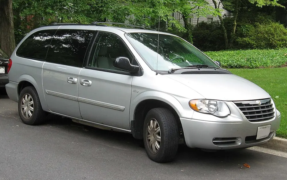 Chrysler Town and Country 2WD 2006 · 3.8 L · 6 cylinders · Regular Gasoline · Automatic 4-spd · CLKUP · Front-Wheel Drive