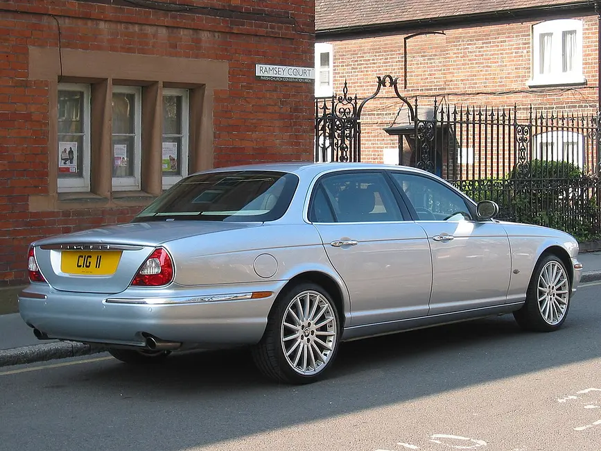 Jaguar XJ 2009 · 4.2 L · 8 cylinders · Premium Gasoline · Automatic 6-spd · 2MODE CLKUP · Rear-Wheel Drive