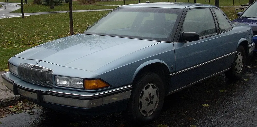 Buick Regal 1995 · 3.1 L · 6 cylinders · Regular Gasoline · (FFS)      (MPFI) · Automatic 4-spd · CLKUP · Front-Wheel Drive