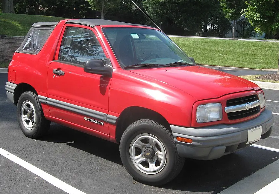 Chevrolet Tracker 2WD Convertible 1999 · 1.6 L · 4 cylinders · Regular Gasoline · Manual 5-spd · Rear-Wheel Drive