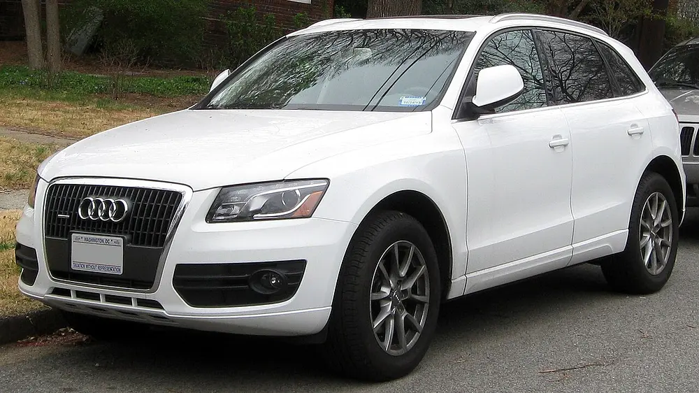 Audi Q5 2009 · 3.2 L · 6 cylinders · Premium Gasoline · Automatic (S6) · All-Wheel Drive