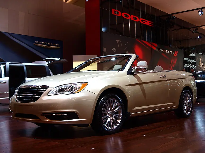 Chrysler 200 Convertible 2011 · 2.4 L · 4 cylinders · Regular Gasoline · Automatic 4-spd · Front-Wheel Drive