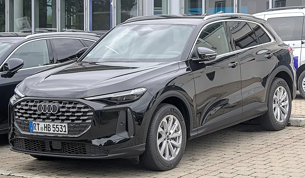 Audi Q5 Plug-In Hybrid quattro 2025 · 2.0 L · 4 cylinders · Premium Gasoline · Electricity · 105 kW AC PMSM · SIDI; PHEV · Plug-in Hybrid · Automatic (AM-S7) · All-Wheel Drive