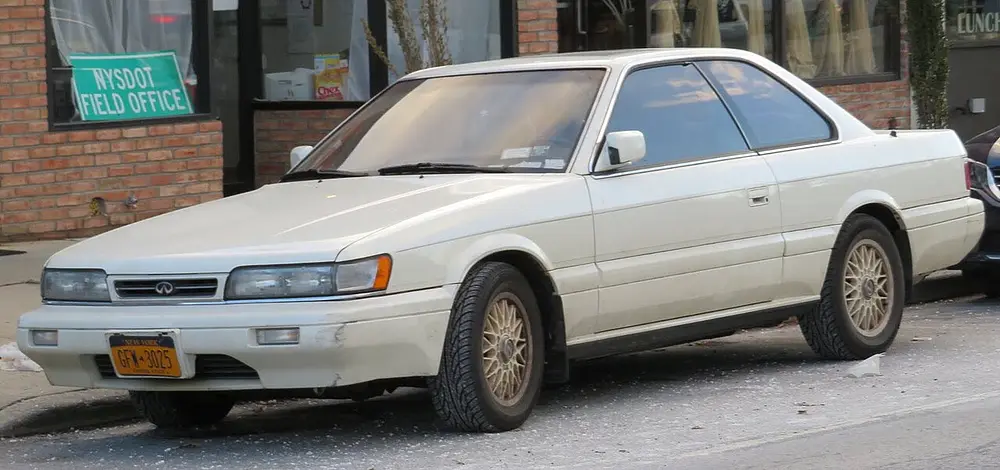 Infiniti M30 1990 · 3.0 L · 6 cylinders · Premium Gasoline · (FFS) · Automatic 4-spd · VLKUP · Rear-Wheel Drive