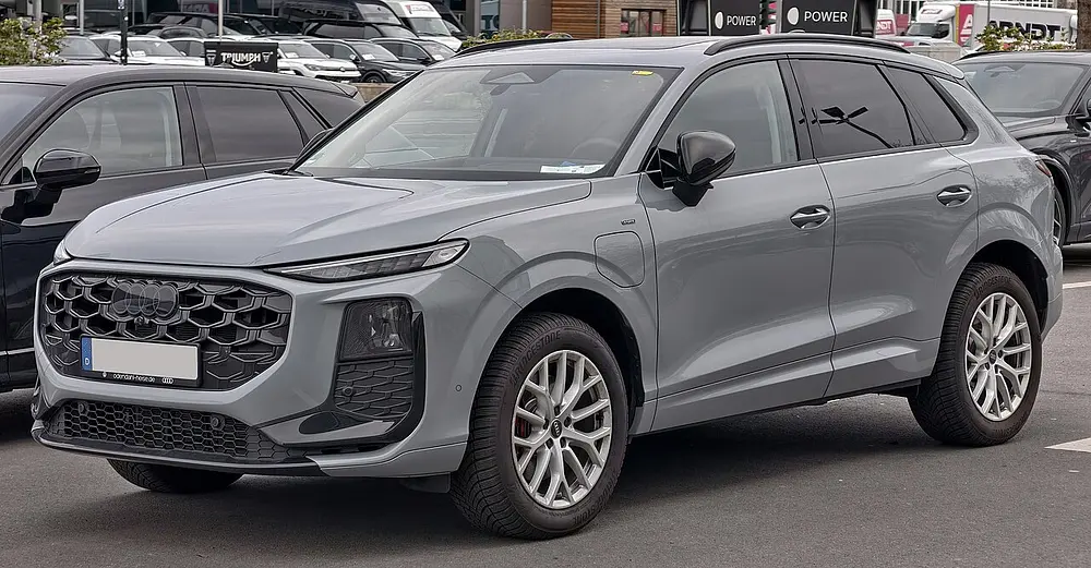 Audi Q3 2026 · 2.0 L · 4 cylinders · Regular Gasoline · SIDI · Automatic (AM-S7) · All-Wheel Drive