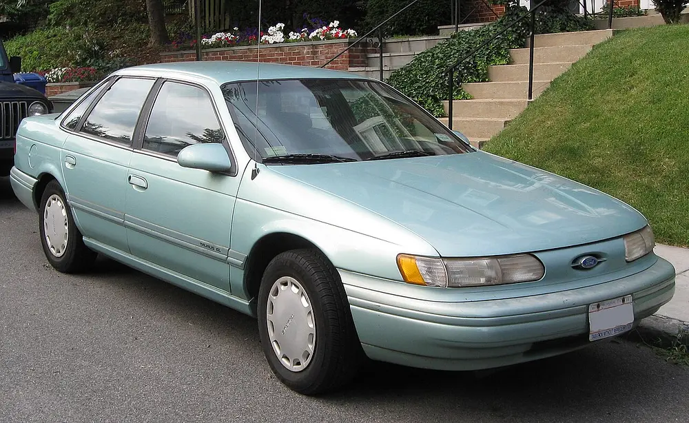 Ford Taurus 1993 · 3.0 L · 6 cylinders · Regular Gasoline · (FFS) · Automatic 4-spd · Front-Wheel Drive