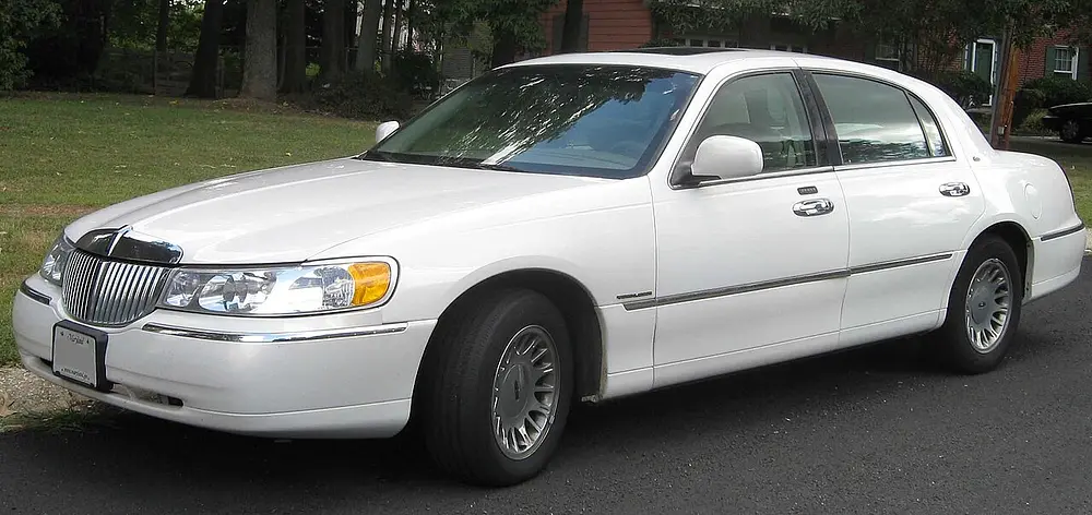 Lincoln Town Car 1998 · 4.6 L · 8 cylinders · Regular Gasoline · 4.6N · Automatic 4-spd · CLKUP · Rear-Wheel Drive