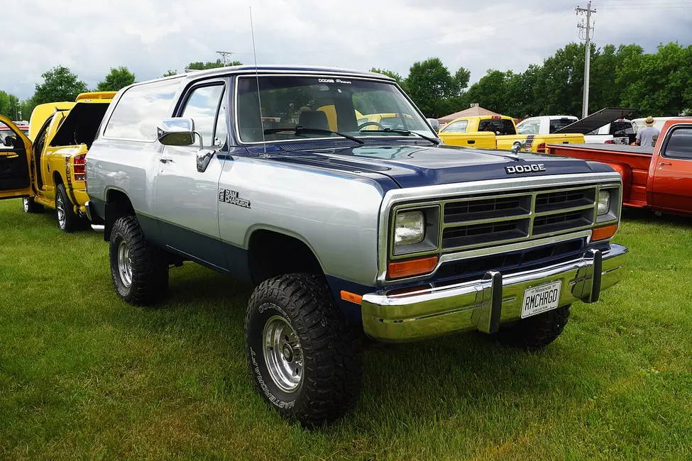 Dodge Ramcharger 2WD 1993 · 5.2 L · 8 cylinders · Regular Gasoline · (FFS) · Automatic 4-spd · Rear-Wheel Drive