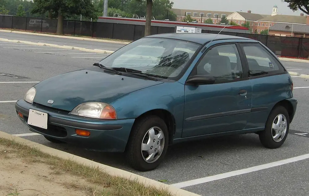 Geo Metro 1995 · 1.0 L · 3 cylinders · Regular Gasoline · (FFS) · Manual 5-spd · SIL · Front-Wheel Drive