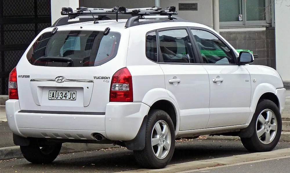 Hyundai Tucson 2WD 2005 · 2.0 L · 4 cylinders · Regular Gasoline · Automatic 4-spd · CLKUP · Front-Wheel Drive