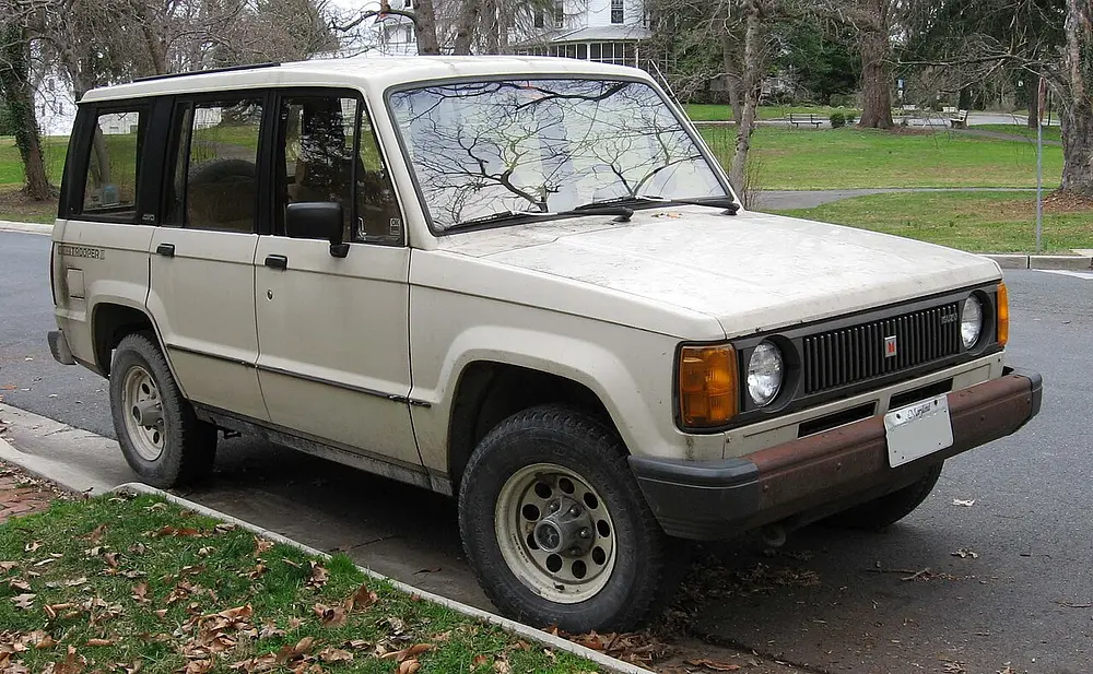Isuzu Trooper 1985 · 2.0 L · 4 cylinders · Regular Gasoline · Manual 4-spd · 4-Wheel or All-Wheel Drive