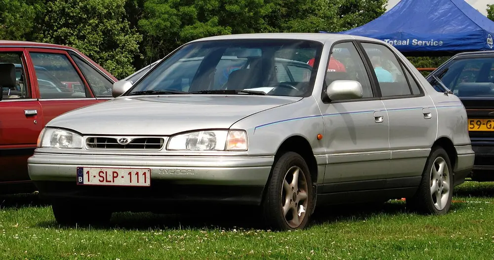 Hyundai Elantra 1994 · 1.6 L · 4 cylinders · Regular Gasoline · (FFS)      (MPFI) · Manual 5-spd · Front-Wheel Drive