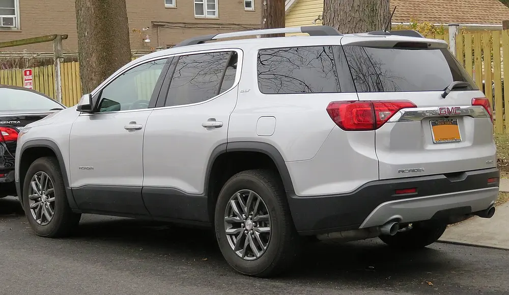 GMC Acadia FWD 2017 · 2.5 L · 4 cylinders · Regular Gasoline · SIDI · Automatic 6-spd · Front-Wheel Drive