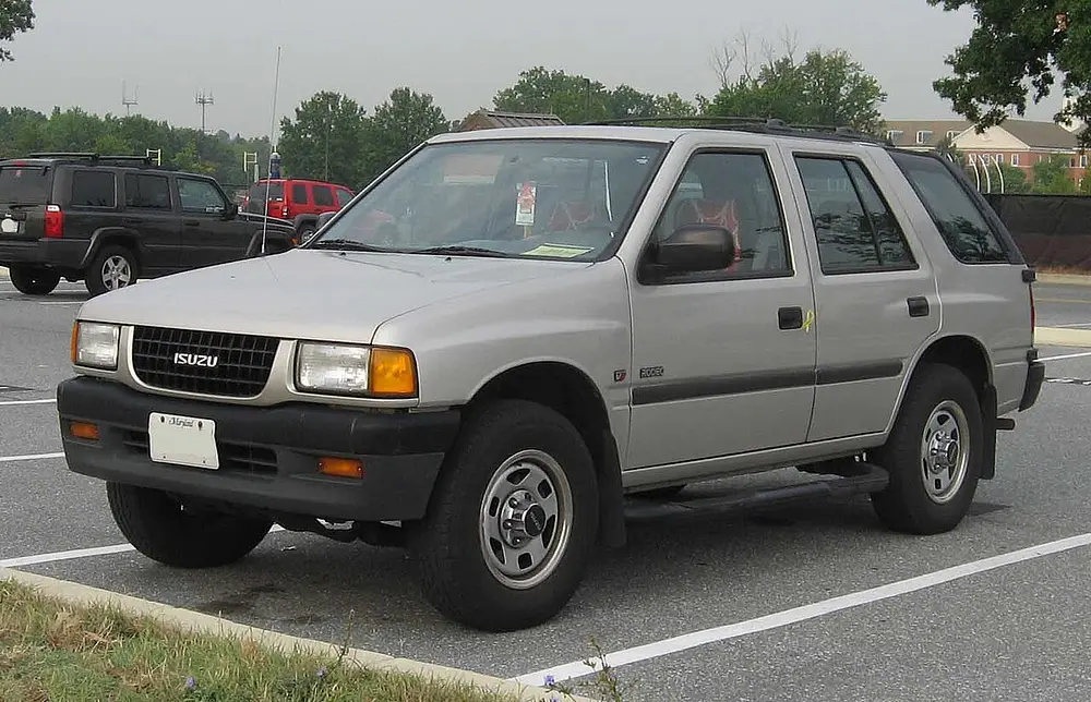 Isuzu Amigo 2WD 1993 · 2.3 L · 4 cylinders · Regular Gasoline · (FFS) · Manual 5-spd · Rear-Wheel Drive