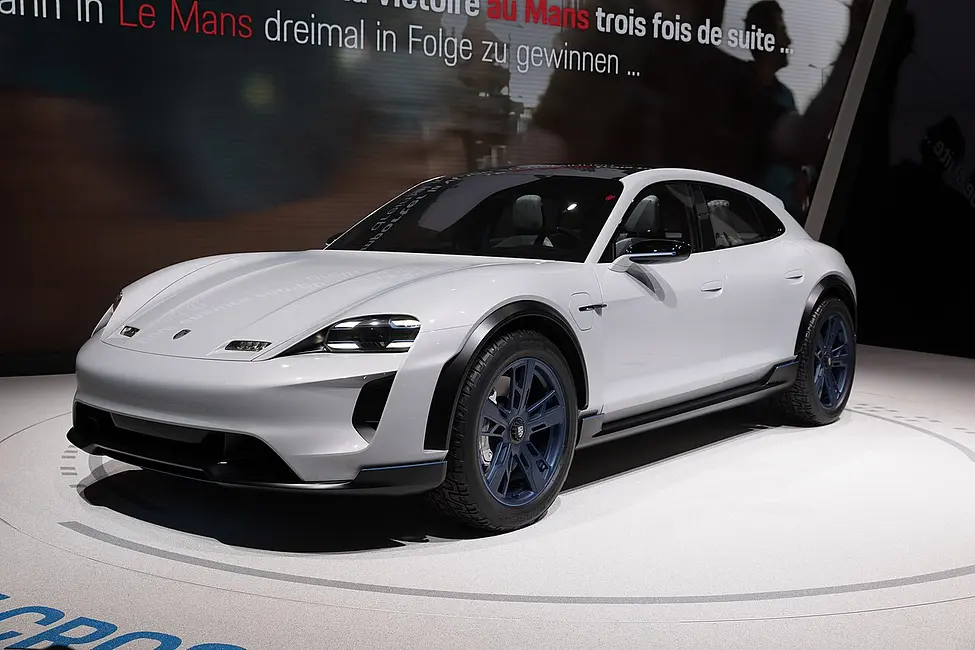 Porsche Mission E Cross Turismo