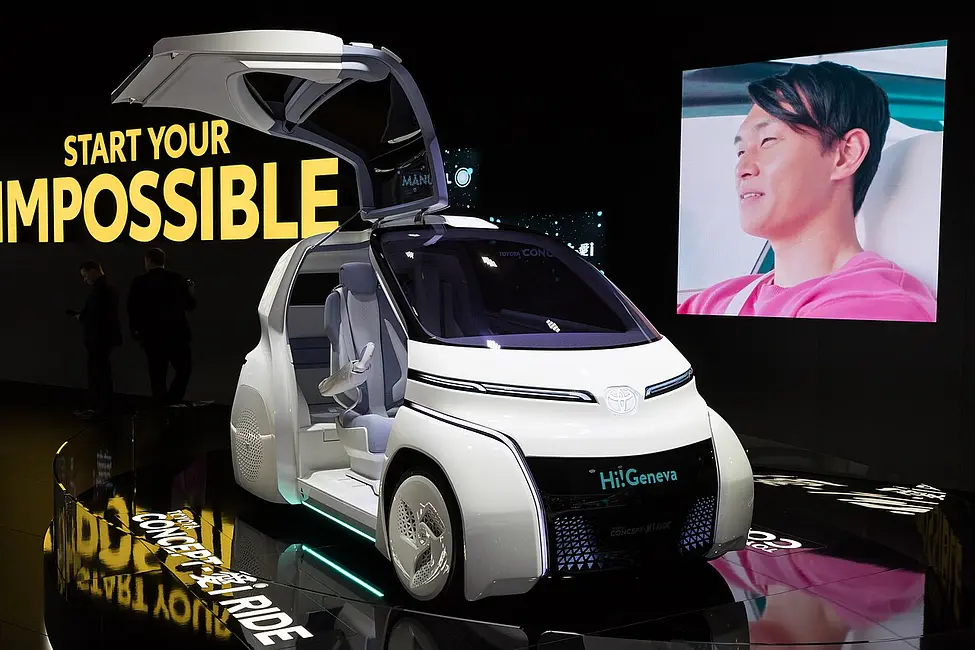 Toyota Concept-愛i Ride