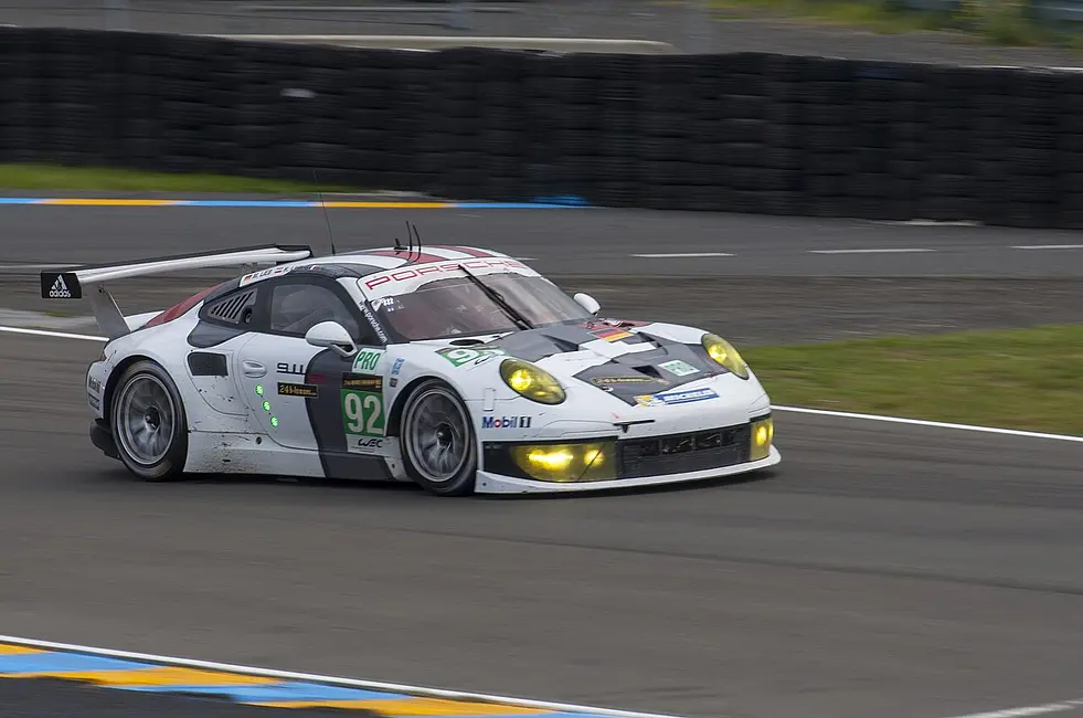 Porsche 911 RSR