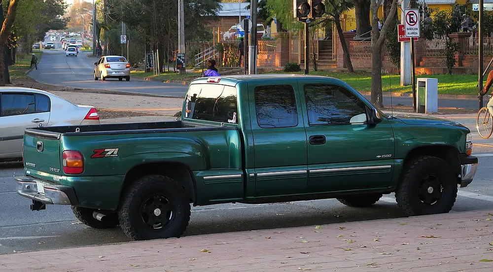 Chevrolet Silverado 15 Hybrid 2WD 2004 · 5.3 L · 8 cylinders · Regular Gasoline · Hybrid · Automatic 4-spd · CLKUP · Rear-Wheel Drive
