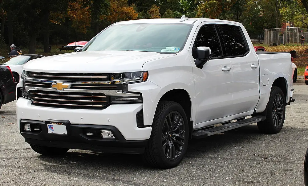 Chevrolet Silverado (with Sport Mode) 2WD 2026 · 2.7 L · 4 cylinders · Regular Gasoline · SIDI · Automatic 8-spd · Rear-Wheel Drive