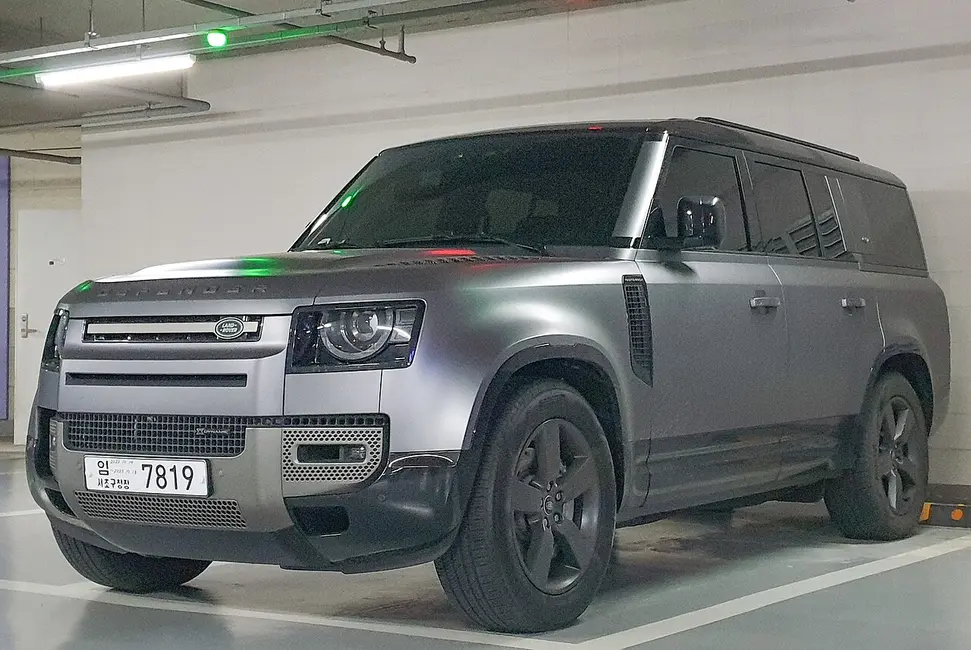 Land Rover Defender 130 2025 · 5.0 L · 8 cylinders · Premium Gasoline · SIDI · Automatic (S8) · 4-Wheel Drive