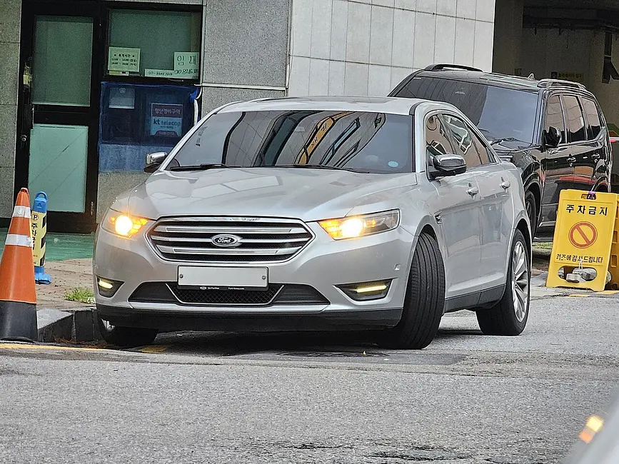 Ford Taurus