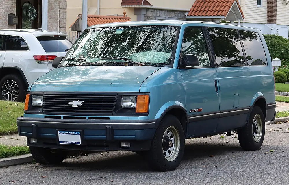 Chevrolet Astro 2WD (cargo) 1993 · 4.3 L · 6 cylinders · Premium Gasoline · (FFS)      (MPFI) · Automatic 4-spd · CLKUP · Rear-Wheel Drive