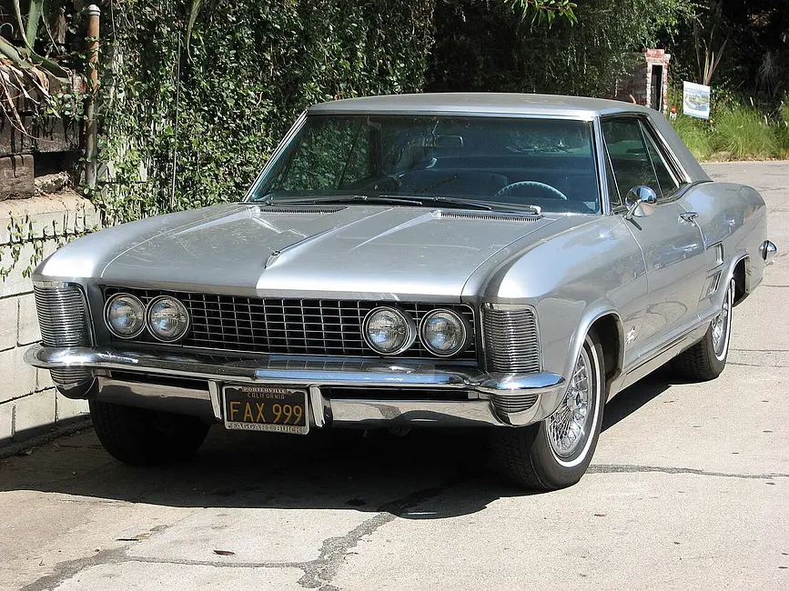 Buick Riviera 3.8 L L36 3800 Series II V6 · 152.868 kW