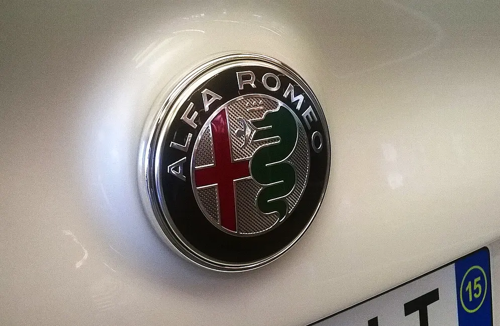 Alfa Romeo Giulia 2.9 L 90° 24v twin-turbocharged V6 AT8 "690T" · 397.169 kW