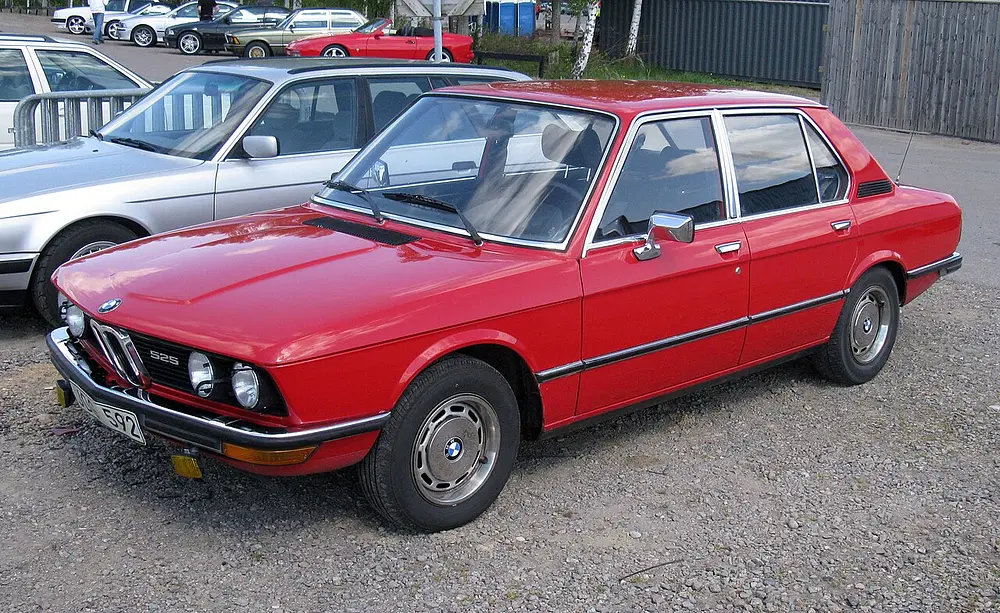 BMW 5 Series 518 · 66.195 kW