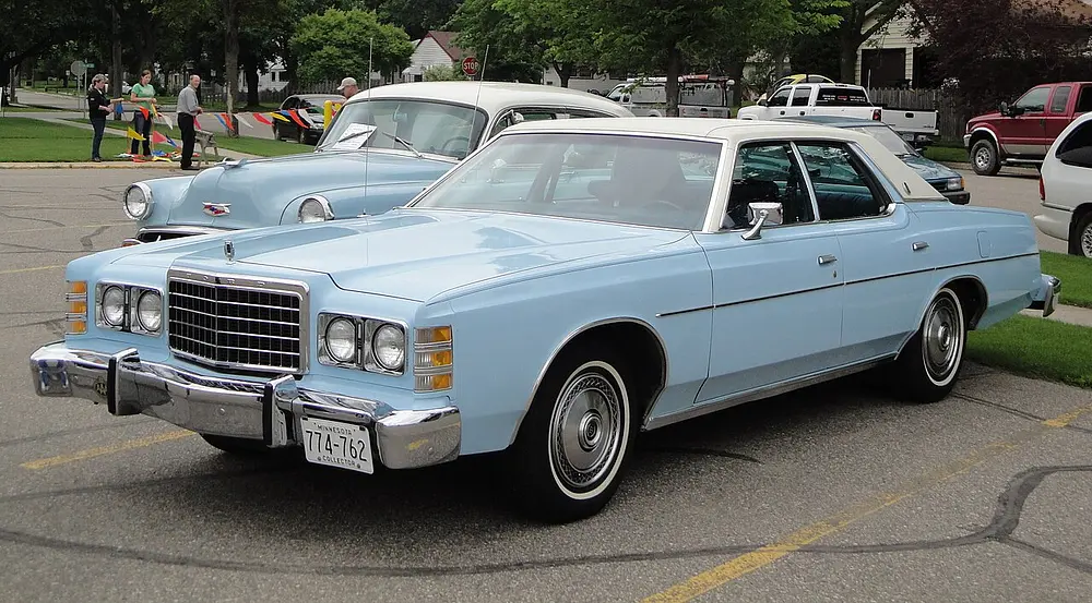 Ford LTD Crown Victoria 1993 · 4.6 L · 8 cylinders · Regular Gasoline · (FFS) · Automatic 4-spd · Rear-Wheel Drive