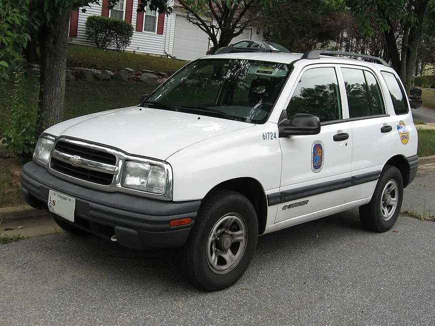 Chevrolet Tracker 2WD Convertible 1998 · 1.6 L · 4 cylinders · Regular Gasoline · Automatic 3-spd · Rear-Wheel Drive