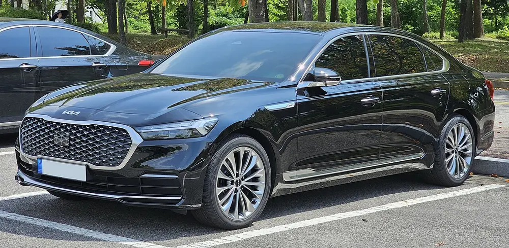 Kia K900 2015 · 3.8 L · 6 cylinders · Regular Gasoline · SIDI · Automatic 8-spd · Rear-Wheel Drive