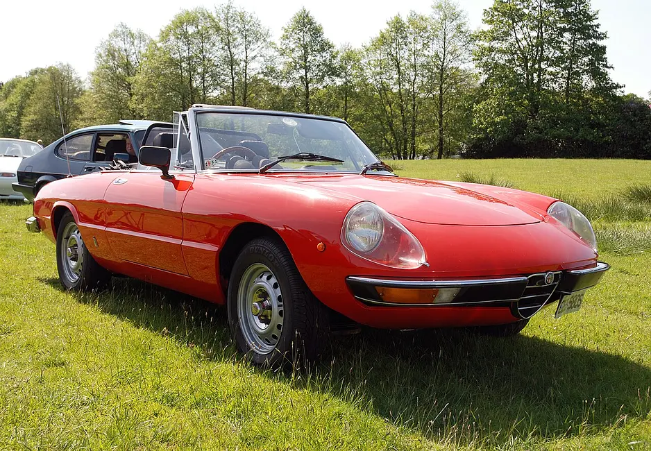 Alfa Romeo Spider 1986 · 2.0 L · 4 cylinders · Regular Gasoline · (FFS) · Manual 5-spd · Rear-Wheel Drive