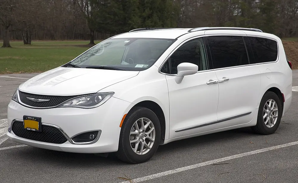 Chrysler Pacifica Hybrid 2017 · 3.6 L · 6 cylinders · Regular Gasoline · Electricity · 89 kW AC Induction · PHEV · Plug-in Hybrid · Automatic (variable gear ratios) · Front-Wheel Drive