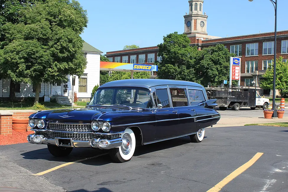 Cadillac Commercial Chassis 1993 · 4.9 L · 8 cylinders · Premium Gasoline · (GUZZLER)  (FFS) · Automatic 4-spd · CLKUP · Front-Wheel Drive