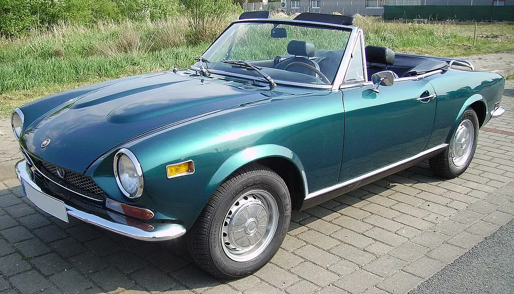 Fiat 124 Spider 2017 · 1.4 L · 4 cylinders · Premium Gasoline · Automatic 6-spd · Rear-Wheel Drive