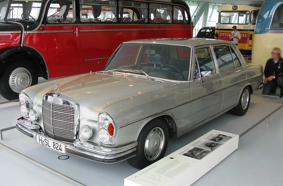 Mercedes-Benz 300SEL 1988 · 3.0 L · 6 cylinders · Premium Gasoline · (GUZZLER)  (FFS) · Automatic 4-spd · Rear-Wheel Drive