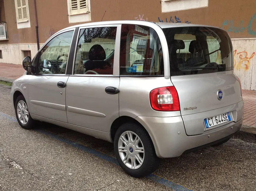 Fiat Multipla 100 16V · 77.963 kW