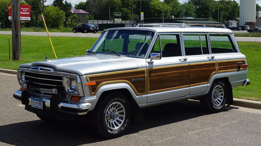 Jeep Wagoneer 2WD 2022 · 5.7 L · 8 cylinders · Midgrade Gasoline · 48V Li-Ion · Mild Hybrid · Hybrid · Automatic 8-spd · Rear-Wheel Drive